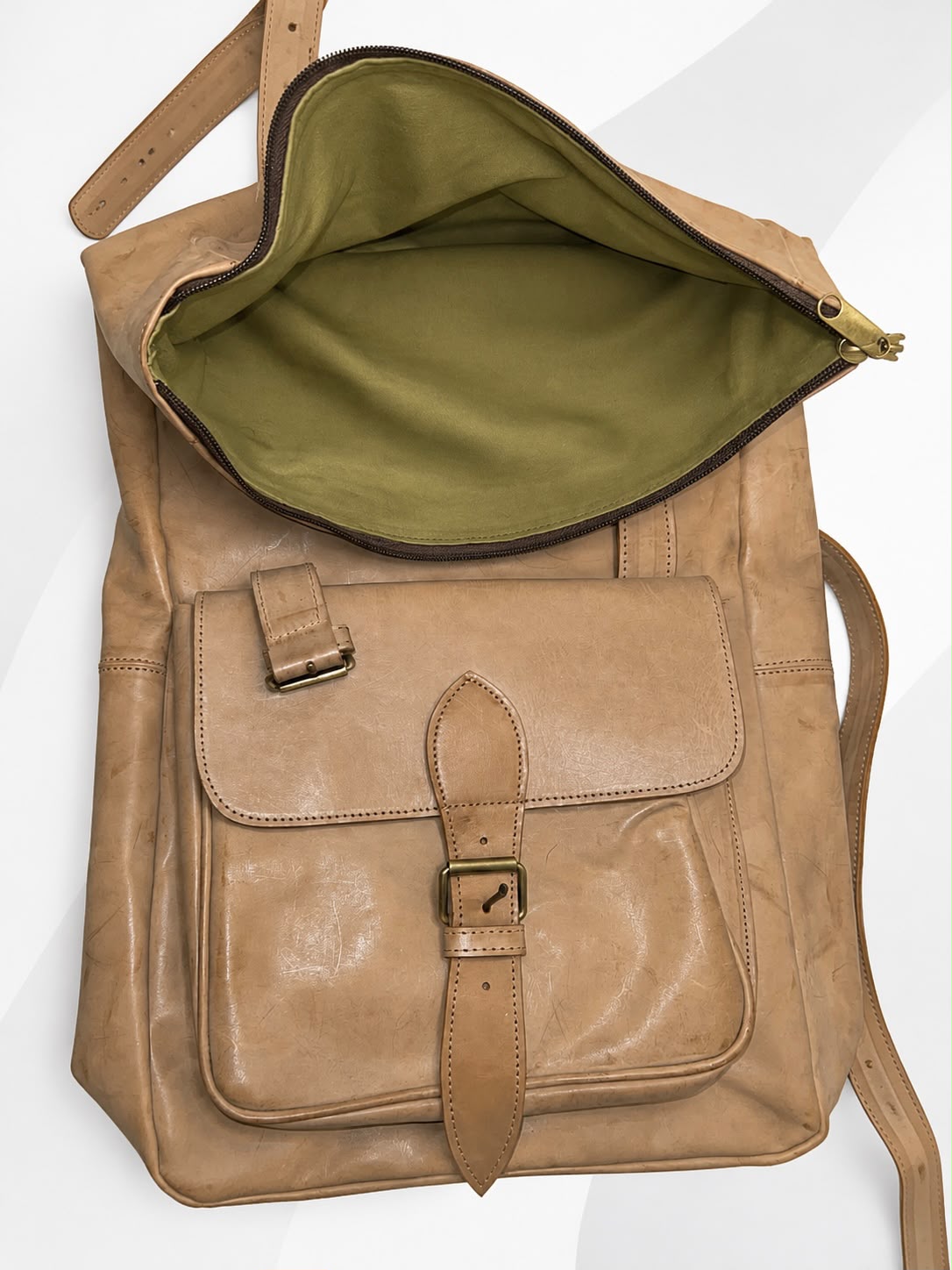 L’Élégance Nomade: Sac à Dos Cuir Fait Main - Fès